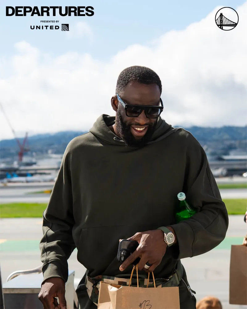 连续客场！勇士官方晒球员登机照，明日将对阵西部第三火箭