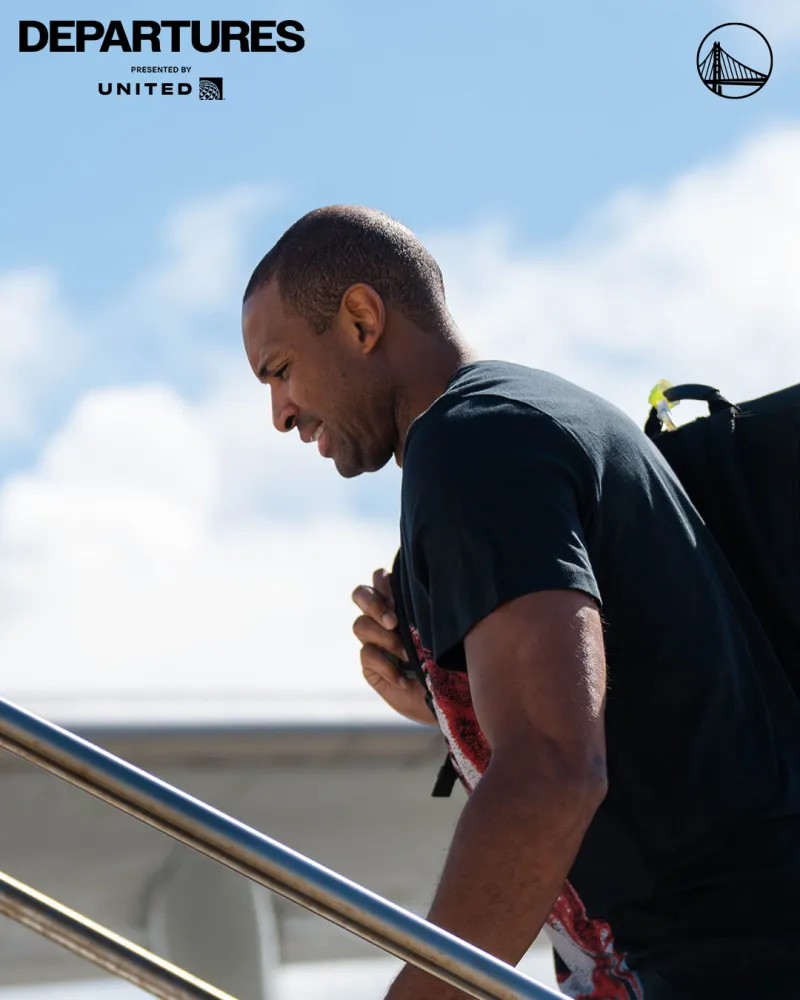 连续客场！勇士官方晒球员登机照，明日将对阵西部第三火箭