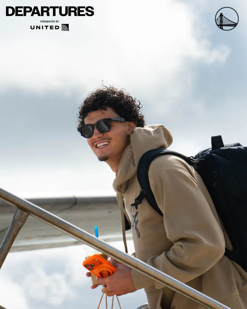 连续客场！勇士官方晒球员登机照，明日将对阵西部第三火箭