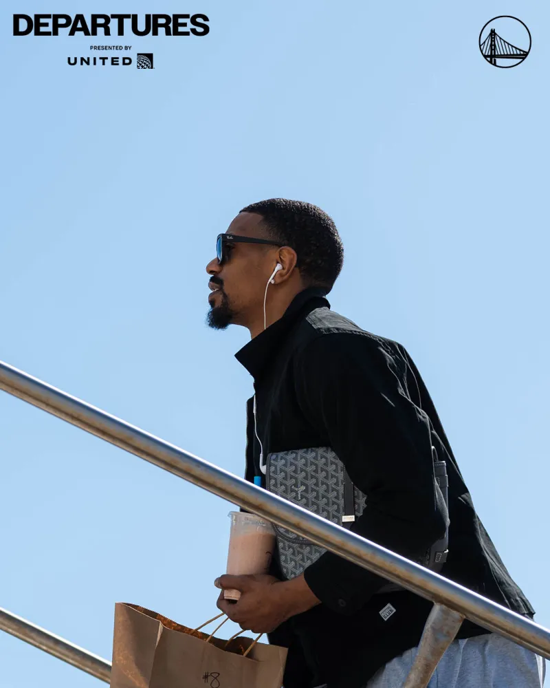 连续客场！勇士官方晒球员登机照，明日将对阵西部第三火箭