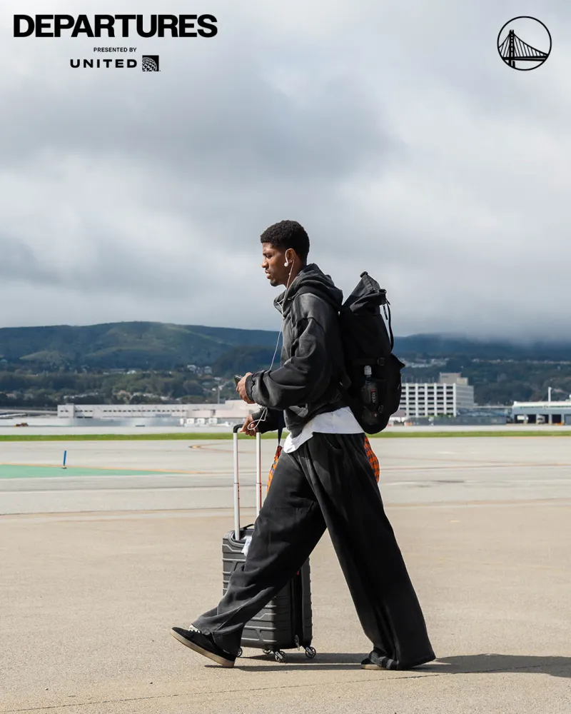 连续客场！勇士官方晒球员登机照，明日将对阵西部第三火箭