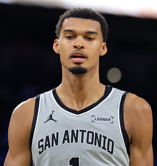 世界杯官方客户端-亚历山大34+5+5被批胜之不武，文班亚马历史第二人，雷霆复仇马刺