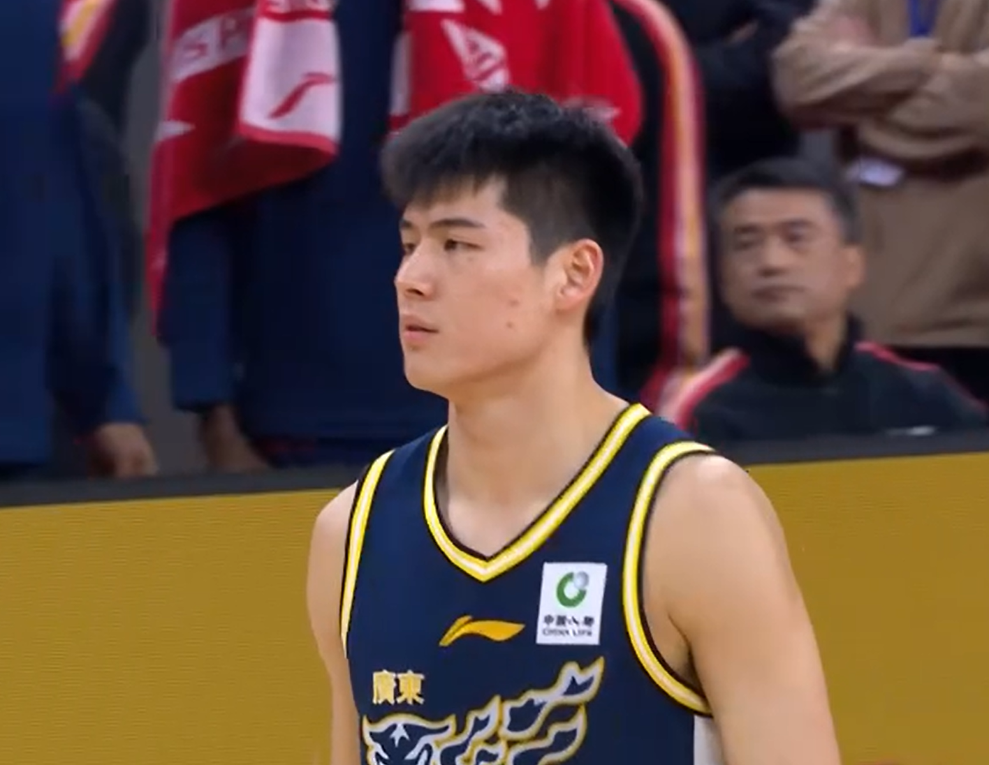 世界杯手机直播-广东队输上海40分！留下了4个疑惑，让球迷有点看不懂