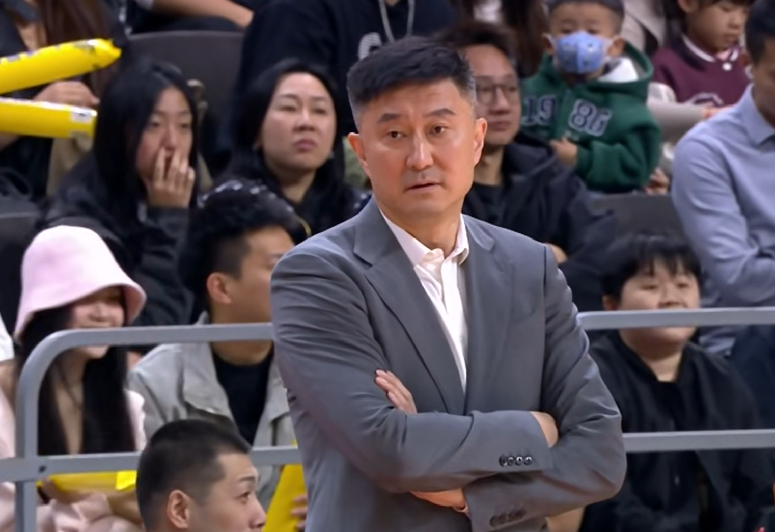 世界杯手机直播-广东队输上海40分！留下了4个疑惑，让球迷有点看不懂