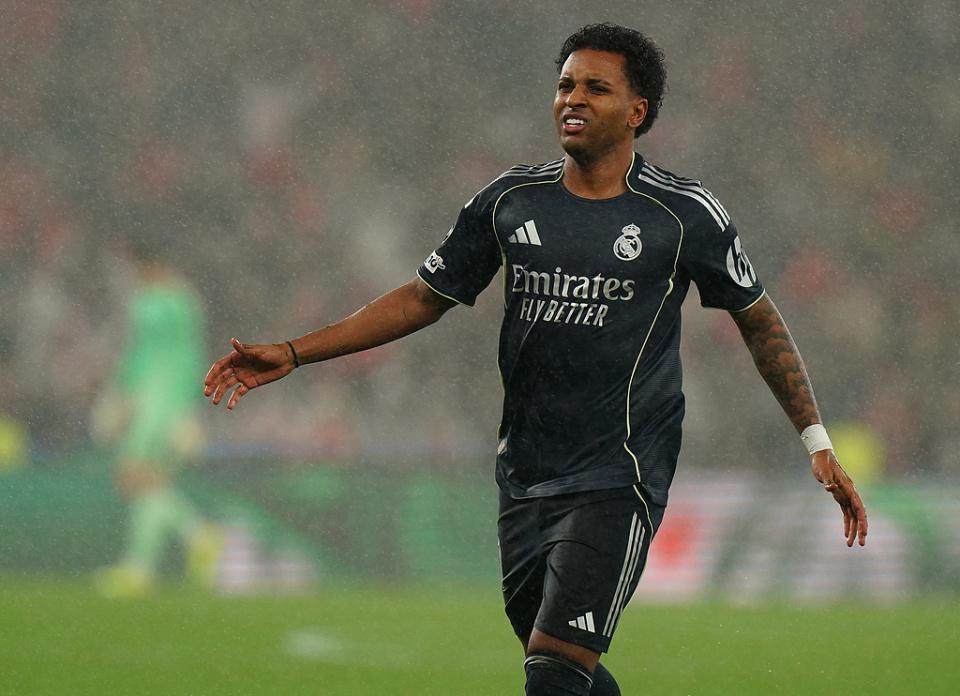 世界杯高清赛事-皇马再遭暴击！6000万红星辱骂主裁被官宣禁赛2场 无缘欧冠附加赛