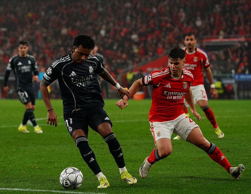 世界杯高清赛事-皇马再遭暴击！6000万红星辱骂主裁被官宣禁赛2场 无缘欧冠附加赛