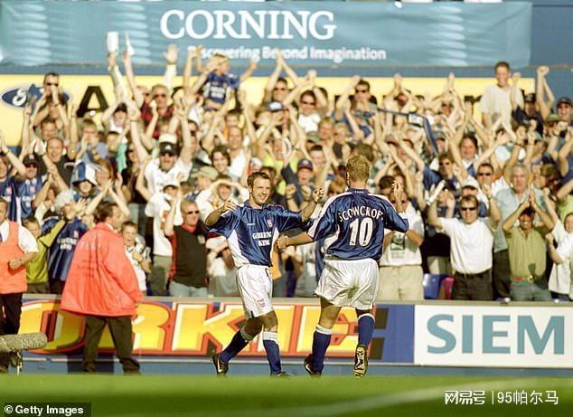 英超流星还是励志典范，27岁踢英超处子赛季拿银靴，50岁对抗病魔