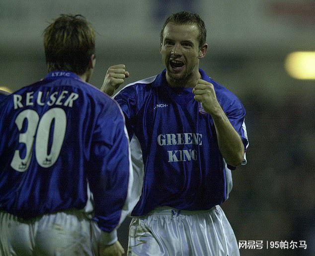 英超流星还是励志典范，27岁踢英超处子赛季拿银靴，50岁对抗病魔