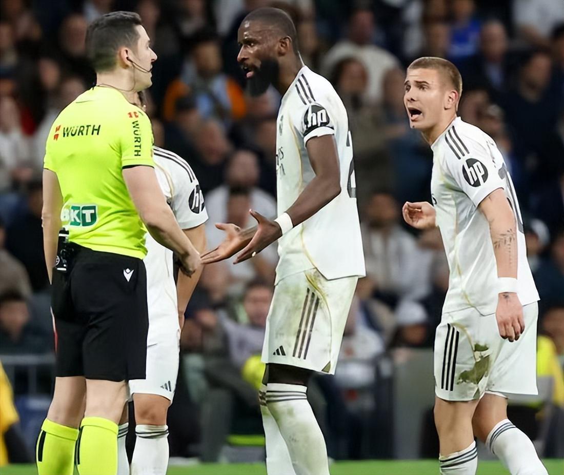 世界杯官方客户端-随着皇马0-1不敌赫塔费，西甲最新排名出炉！巴萨领先4分排第1