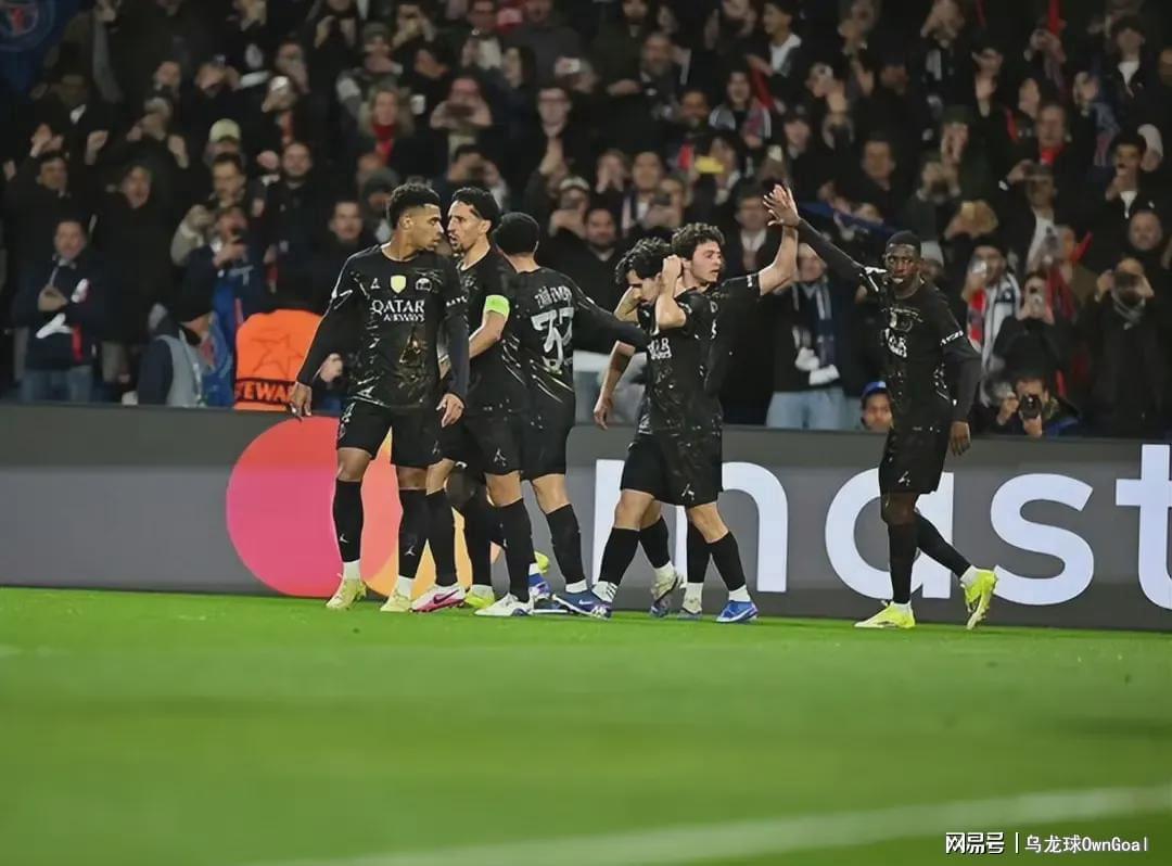 世界杯高清赛事-欧冠疯狂夜！完爆世界第一联赛！英超众强崩盘输球，1人追平梅西