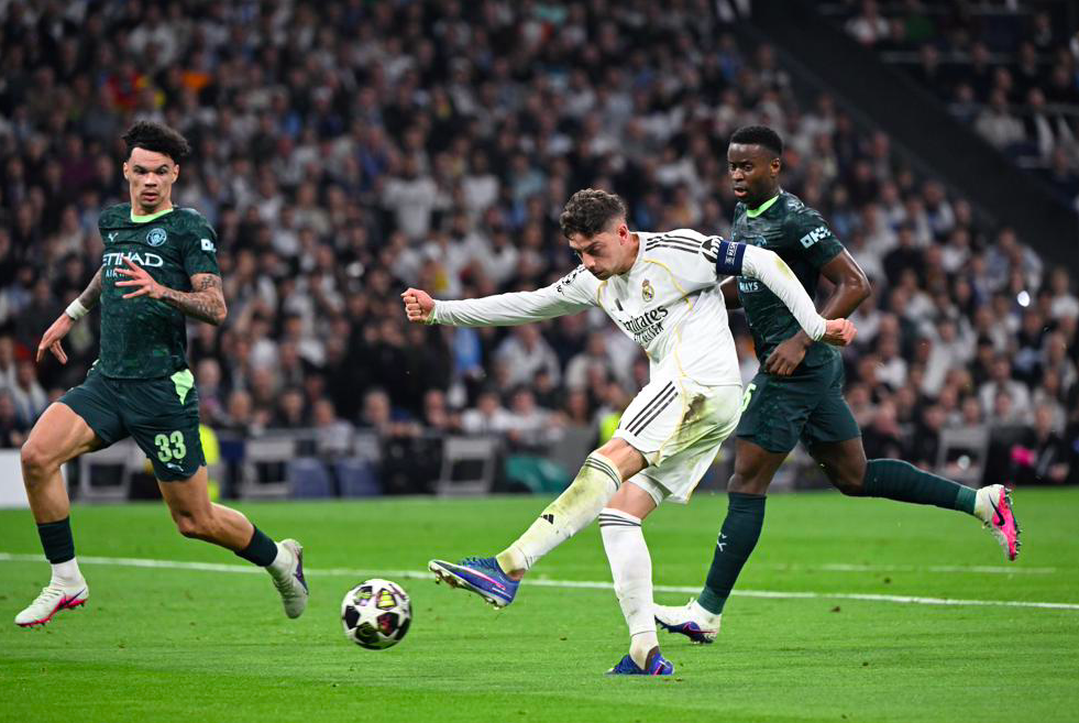 世界杯高清赛事-3-0！欧冠上演夺冠大热门恩怨对决：队长半场戴帽 13.1亿豪门完败