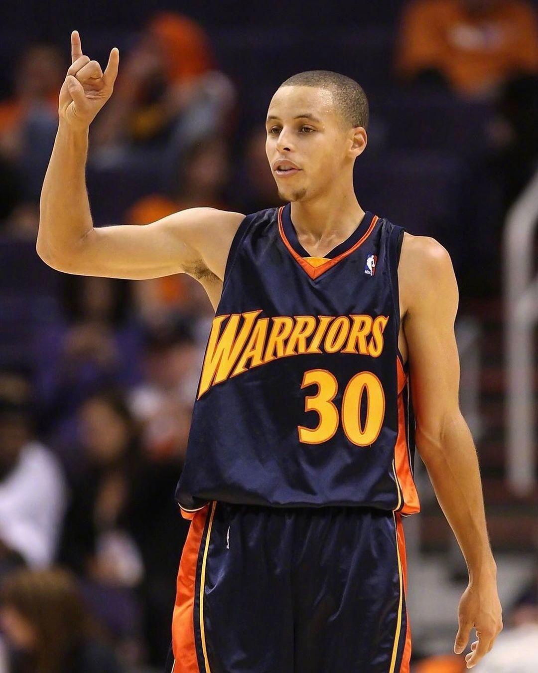 世界杯直播app-伤病不断！库里17个赛季仅得26493分，他的职业生涯还能拿3万分吗