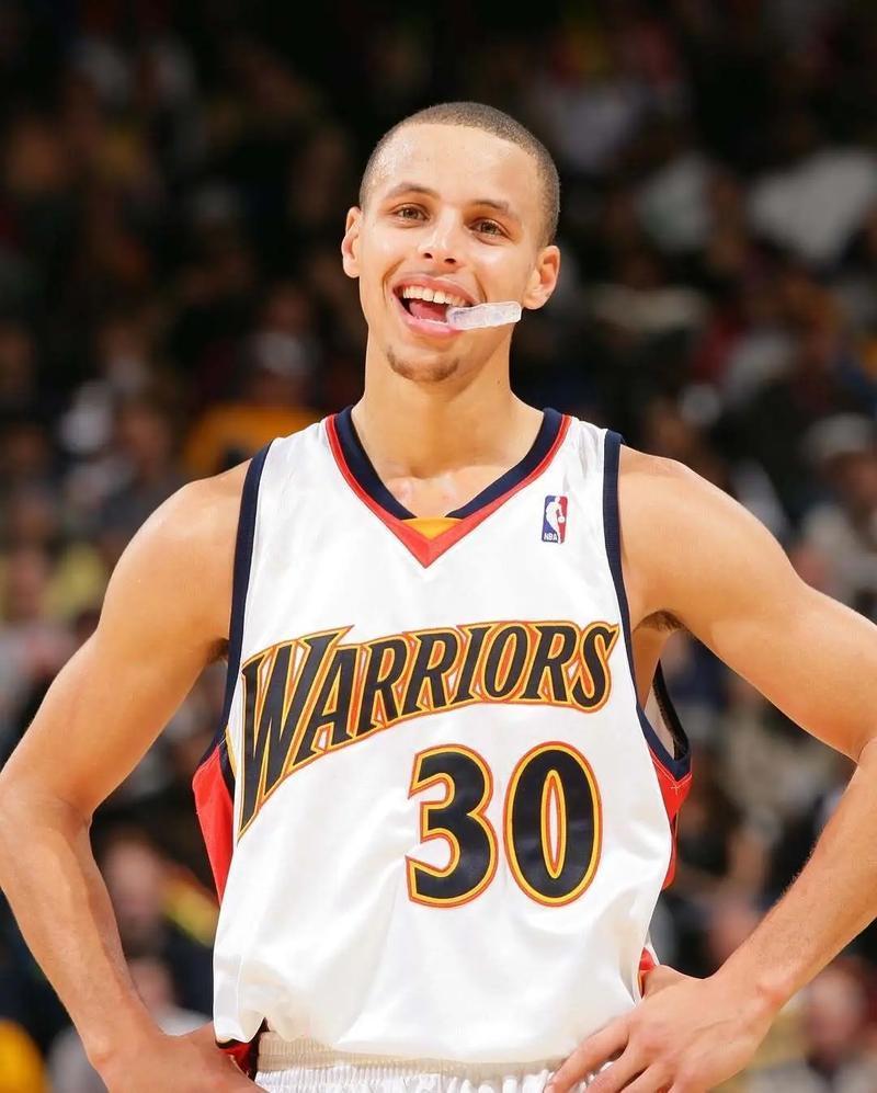 世界杯直播app-伤病不断！库里17个赛季仅得26493分，他的职业生涯还能拿3万分吗